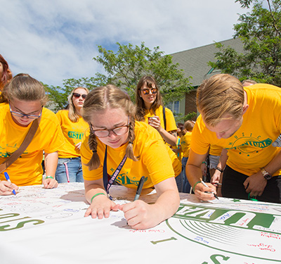 Image for 2022 Welcome Week Leader Applications Open